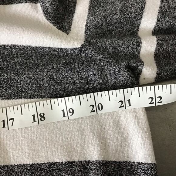 Calvin Klein Gray & White Stripe Lightweight Layered Look v-neck Sweater Large - Picture 5 of 8